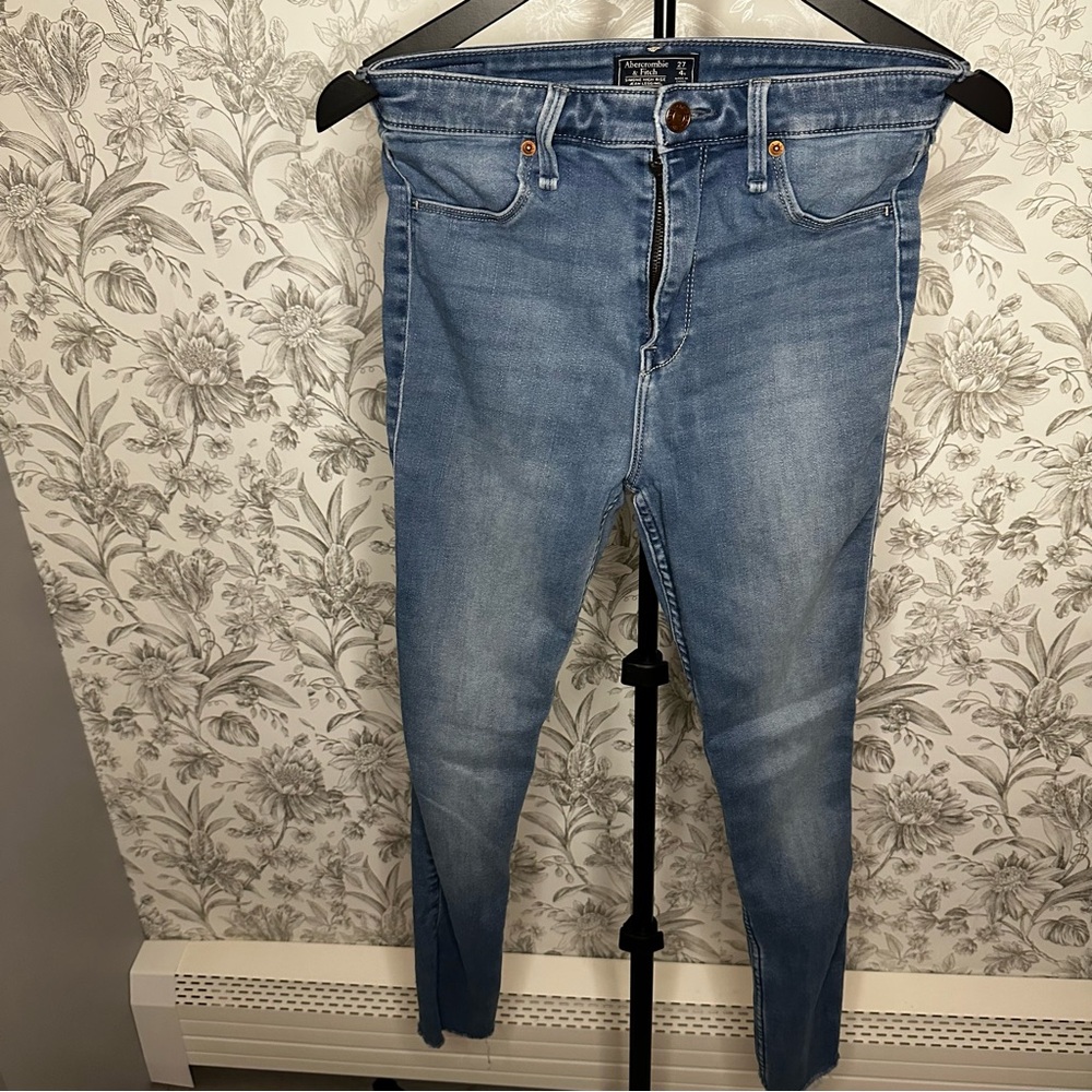 Abercrombie & Fitch Simone Skinny High Rise Jean Legging. Size: 27/4R Women’s